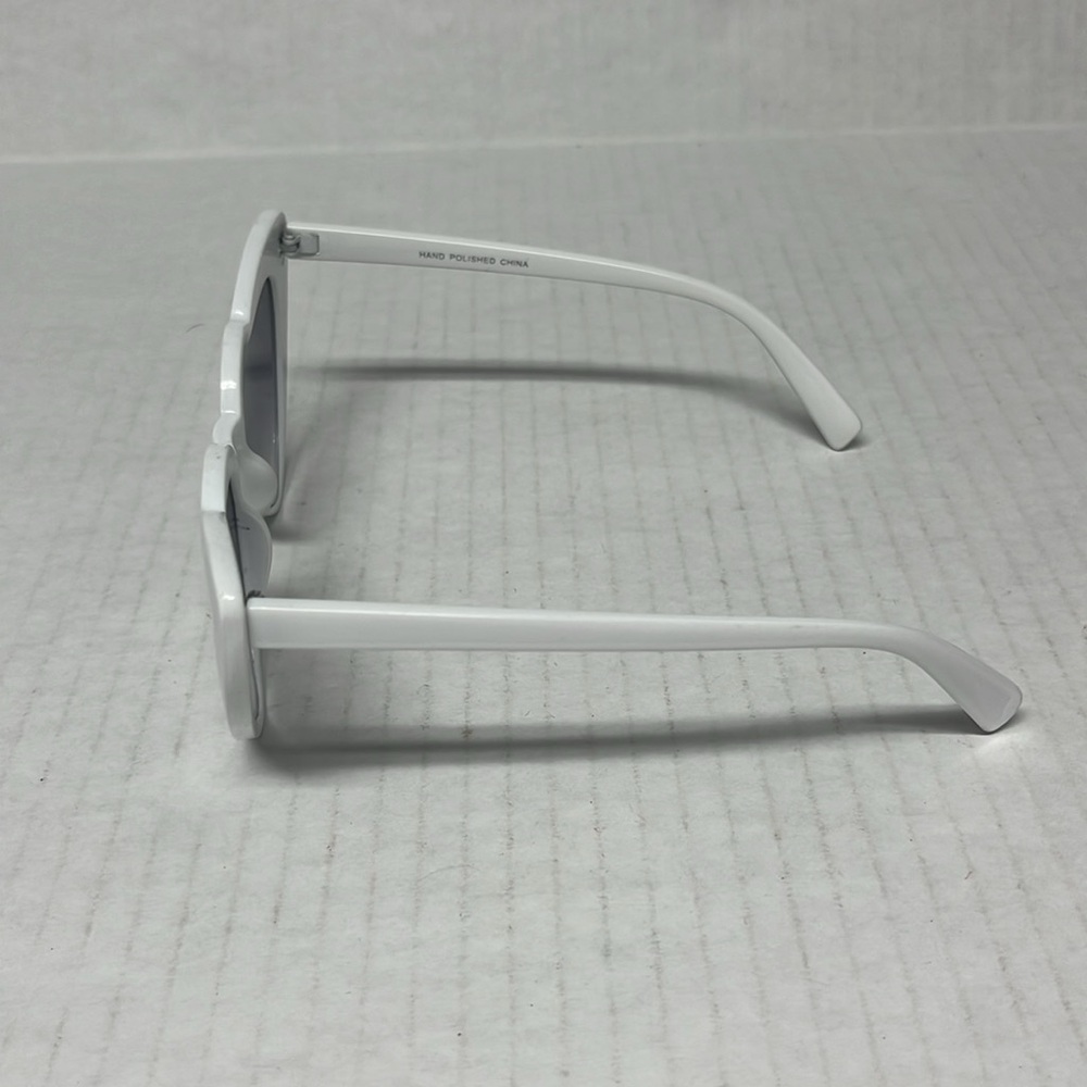 White retro flirty Heart Sunglasses Bachelorette Barbiecore vacation valentines - Picture 10 of 12